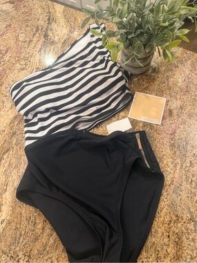 NWT size-6 Michael Kors Black & White Stripe One Shoulder One-Piece Swimsuit